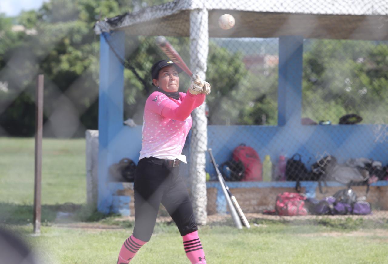 $!Potras pega primero en la Liga Novatas de Softbol del Club Chololos