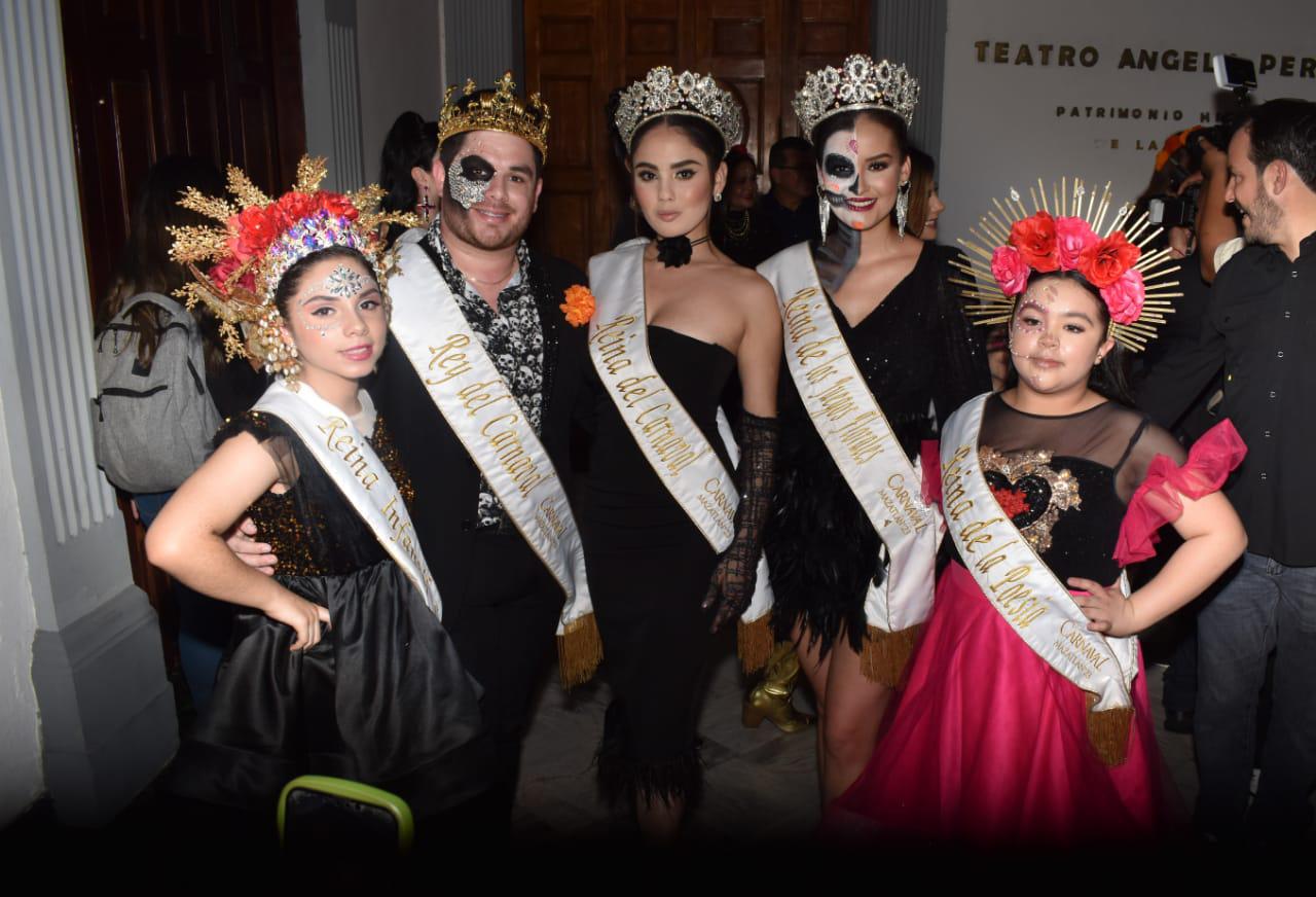 $!Miles de personas disfrutan de la tradicional callejoneada en el Centro Histórico de Mazatlán