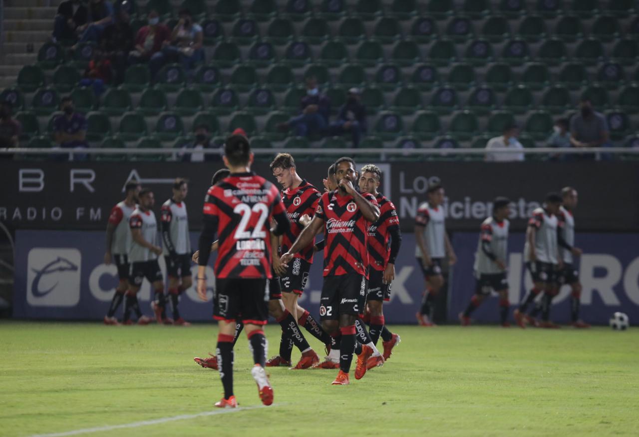 $!Mazatlán FC y Xolos salen parejos 2-2 en duelo de preparación en el Kraken