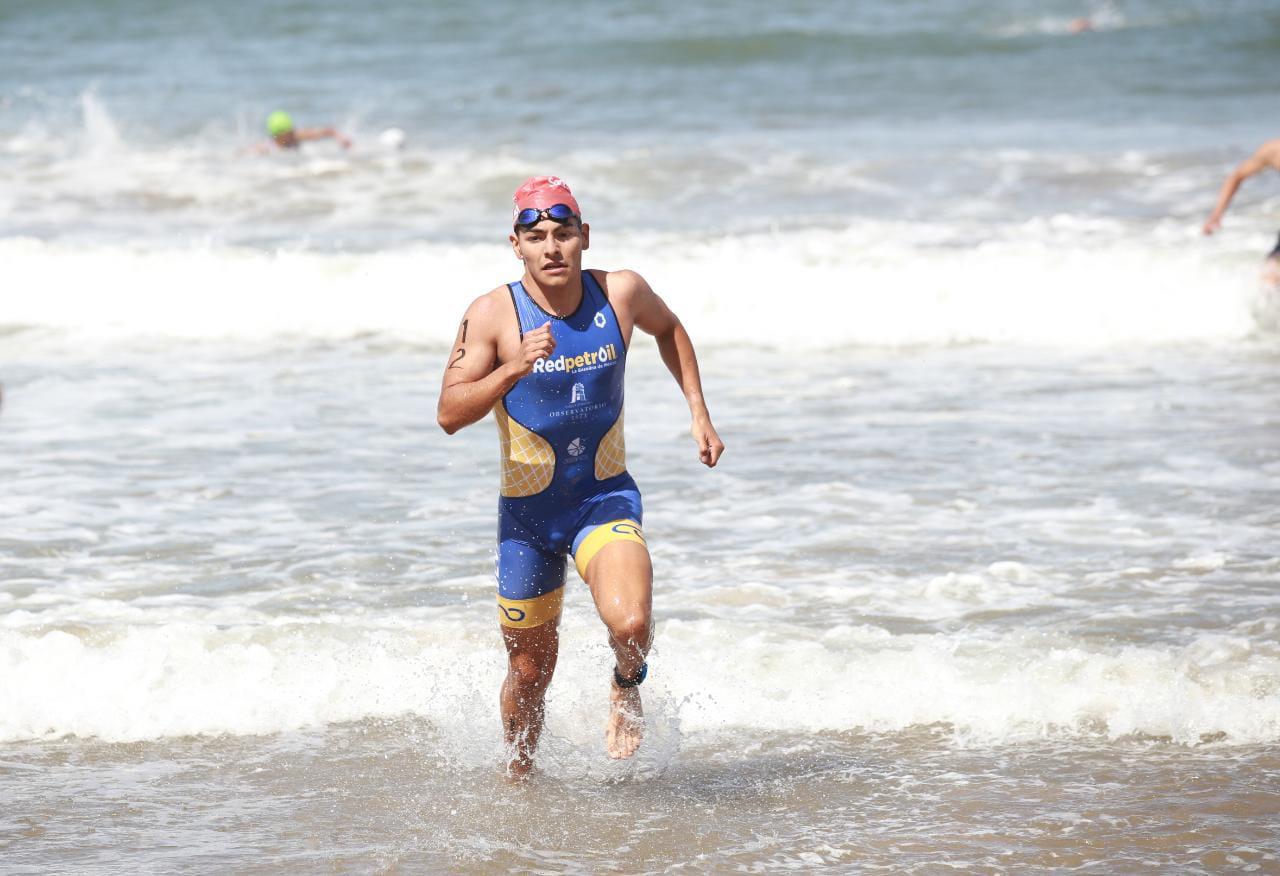 $!José Luis Zazueta Lizárraga, mejor conocido como el “Perrón” Zazueta, aquí en plena salida del agua.