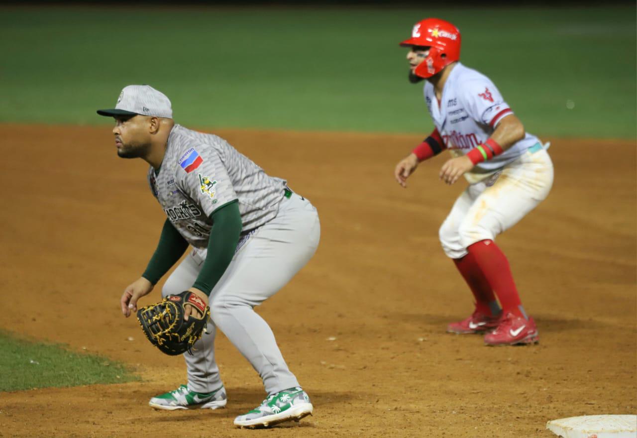 $!Venados de Mazatlán cae ante Cañeros de Los Mochis pese a un Jonatan Bernal efectivo