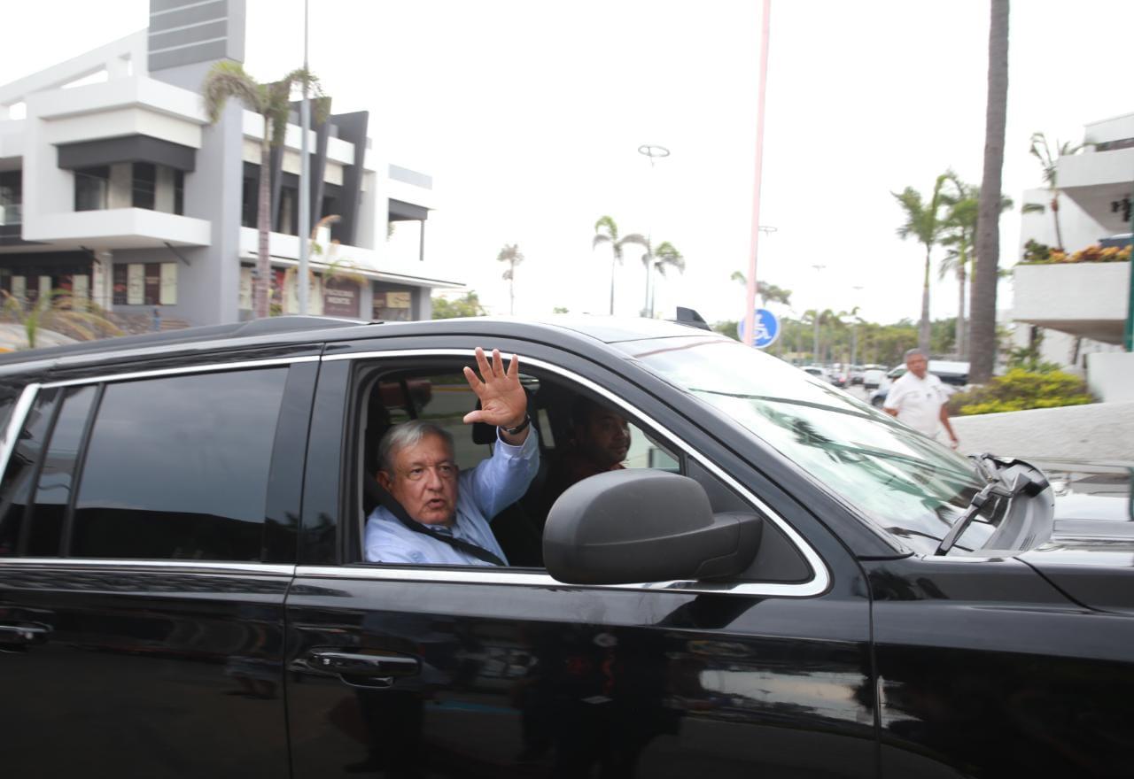 $!Llega AMLO al Hotel El Cid de Mazatlán donde pernoctará este viernes