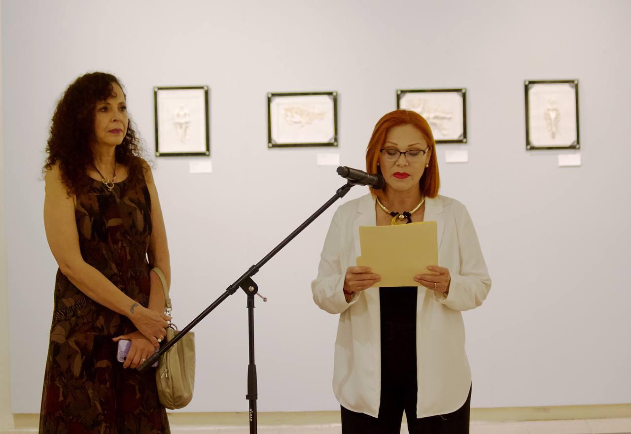 $!Dory Perdomo, directora de la Academia Baupres Gallery, expresó unas palabras en la ceremonia inaugural.