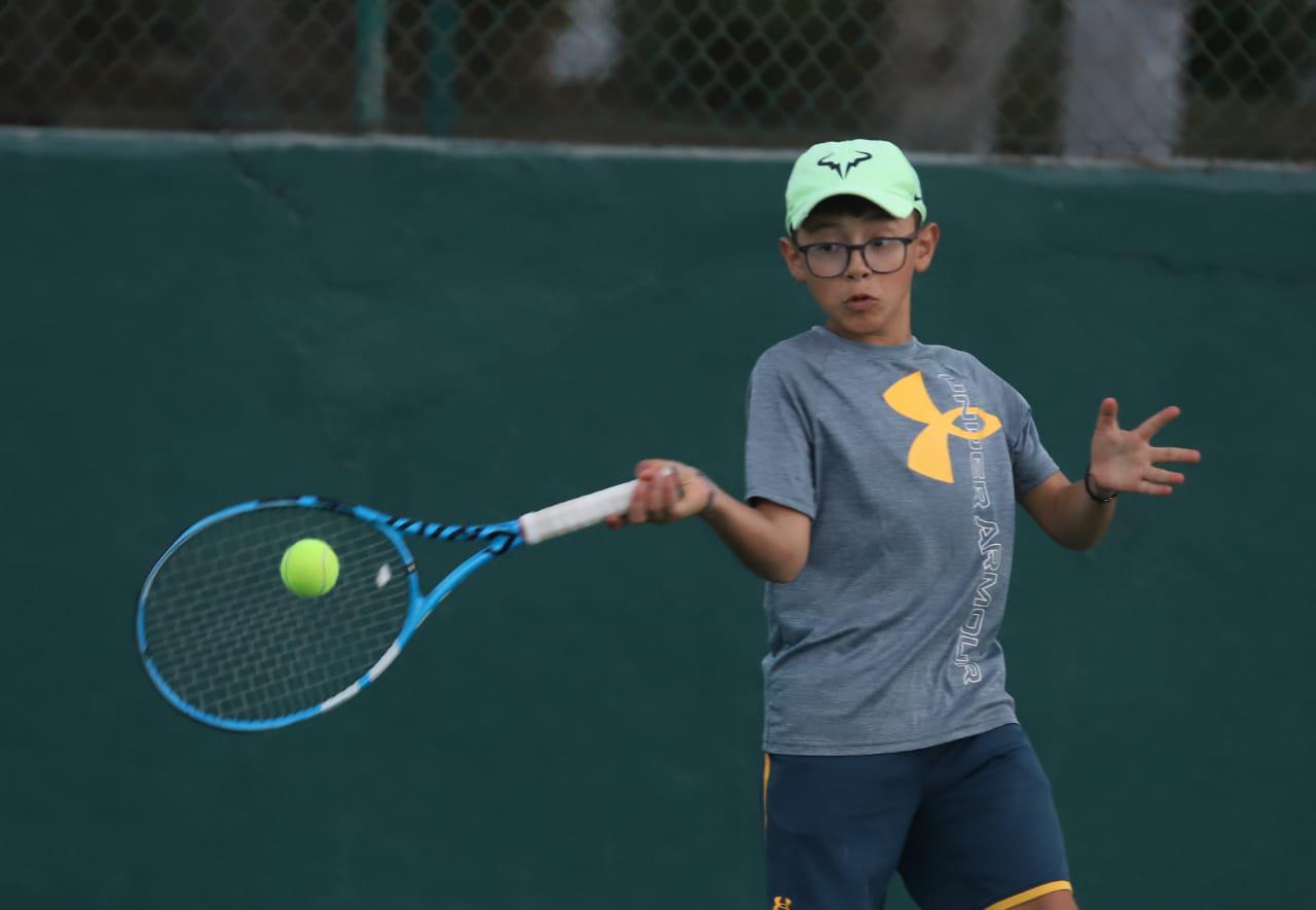 $!Jorge Aviña impone su experiencia en Copa de Tenis de la Primavera