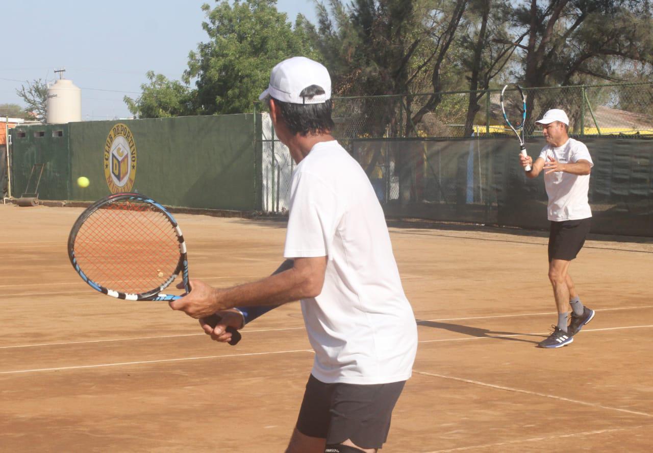 $!Suman triunfo Medrano y Milán en el Torneo de Tenis del Día del Padre