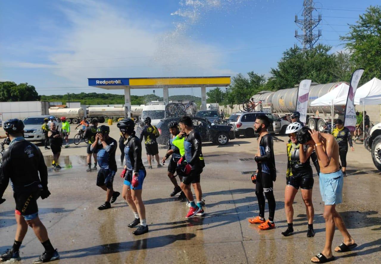 $!De Durango a Mazatlán en bicicleta: cumplen reto por Sierra Madre