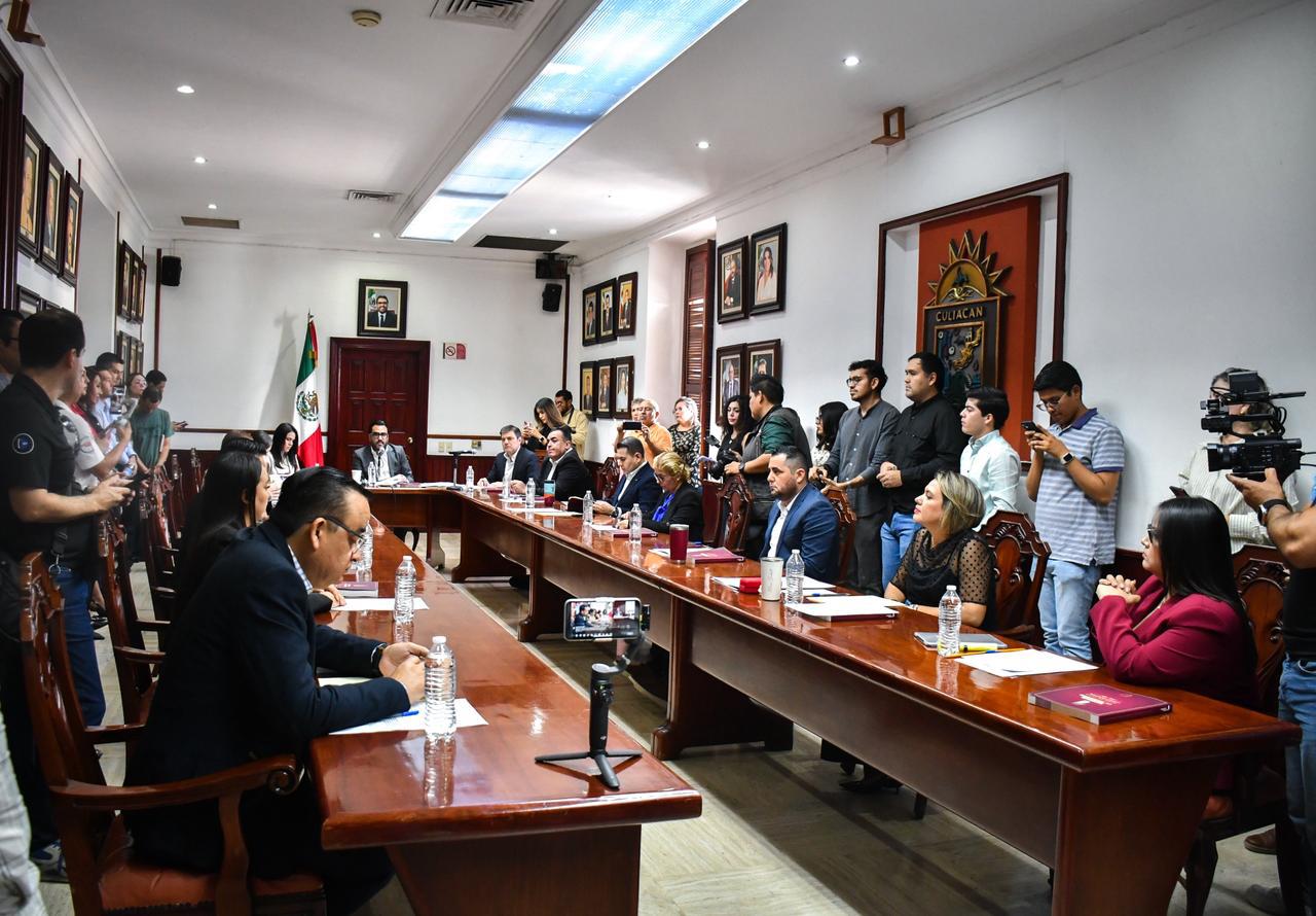 $!Entrega Alcalde de Culiacán a Cabildo Informe de Gobierno de su primer año