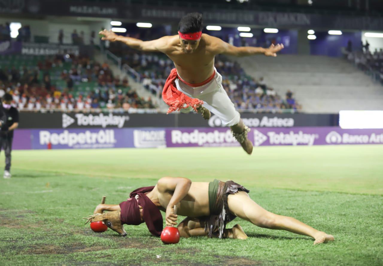 $!Inauguración de la Copa Mazatlán de Futbol llena el Kraken de algarabía
