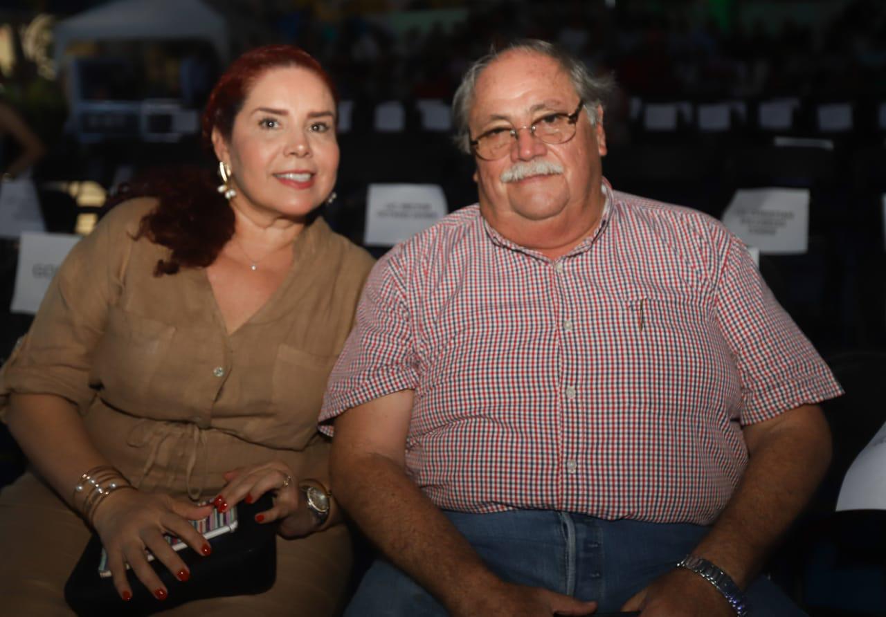 $!Perla Ivonne de Trewartha y Guillermo Trewartha.