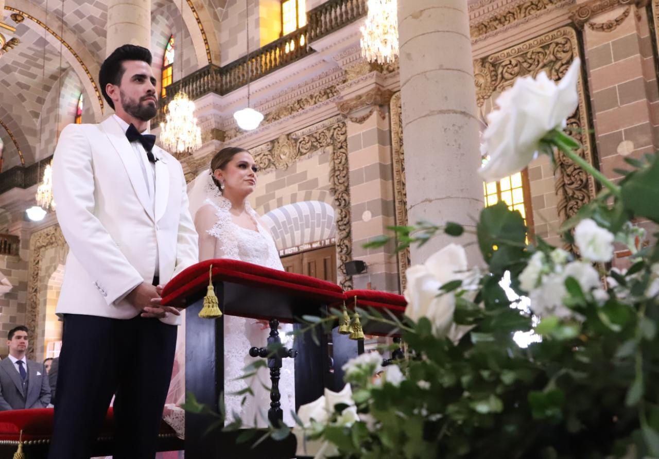 $!Ana Sofía Ley y Quirino Ordaz Fuentes se dan el sí ante el altar