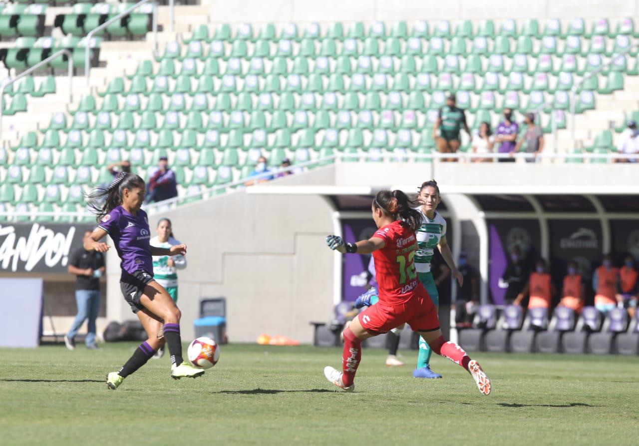 $!Mazatlán Femenil deja ir la victoria ante Santos Laguna en la Perla del Pacífico
