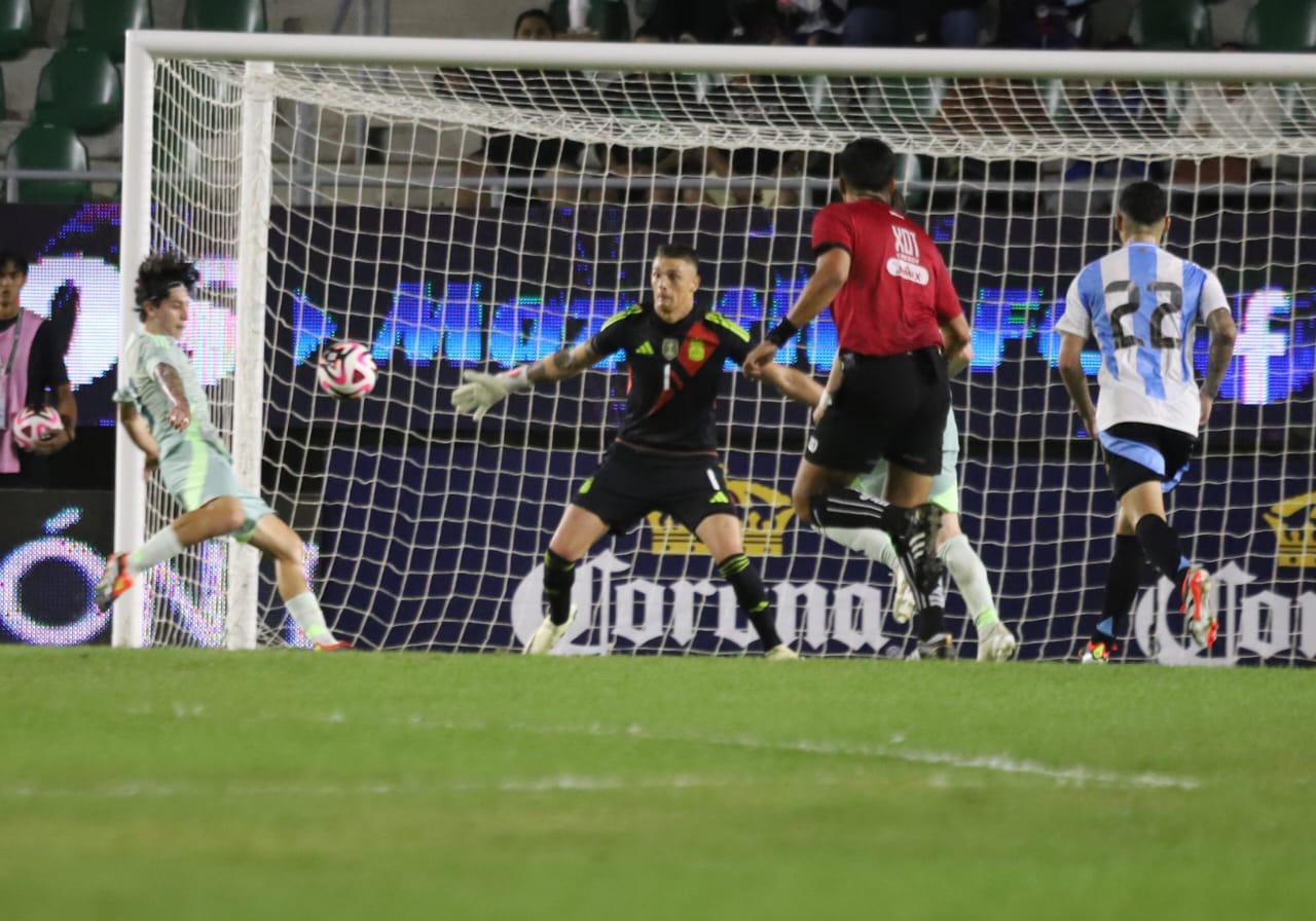 $!¡Sencillito! Argentina golea a México en el Estadio El Encanto