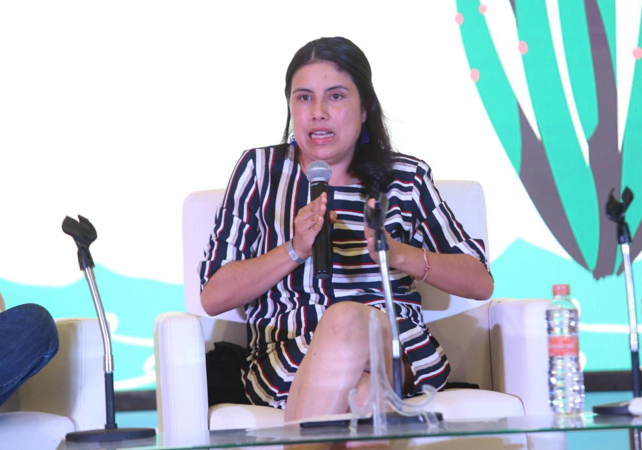 $!Azucena Manjarrez moderó la ponencia.