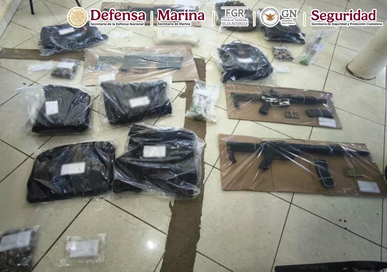 $!Detienen en Tabasco a cuatro presuntos extorsionadores y aseguran armas y drogas