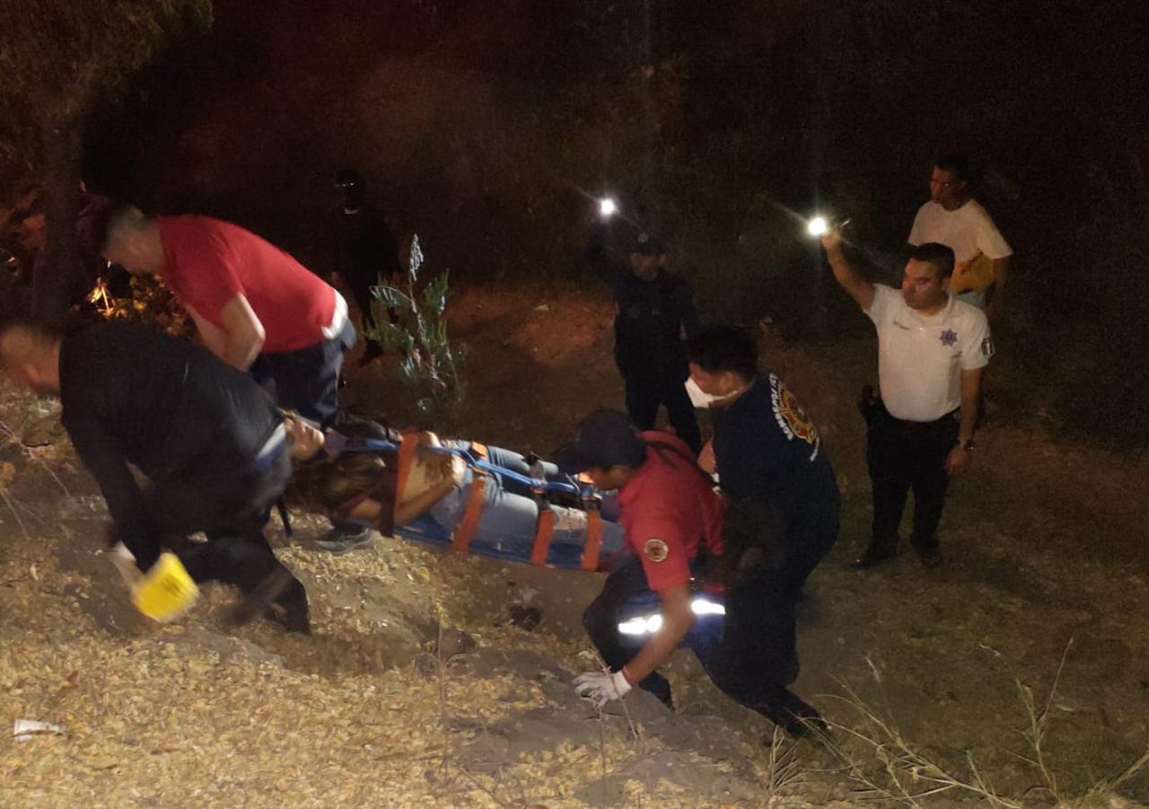 $!Mujer y niño resultan heridos tras caer de paso superior sur, en Mazatlán