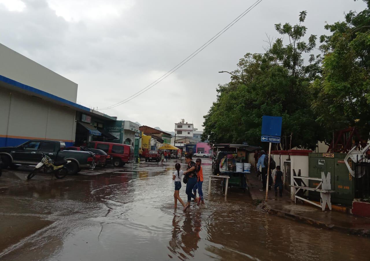 $!Se registra breve ‘aguacero’ en Rosario