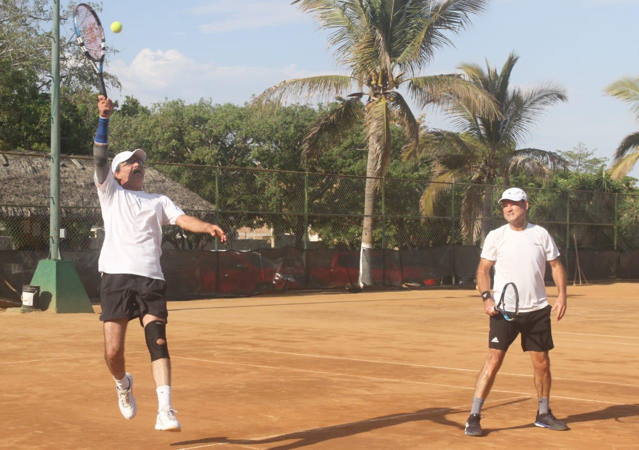 $!Suman triunfo Medrano y Milán en el Torneo de Tenis del Día del Padre