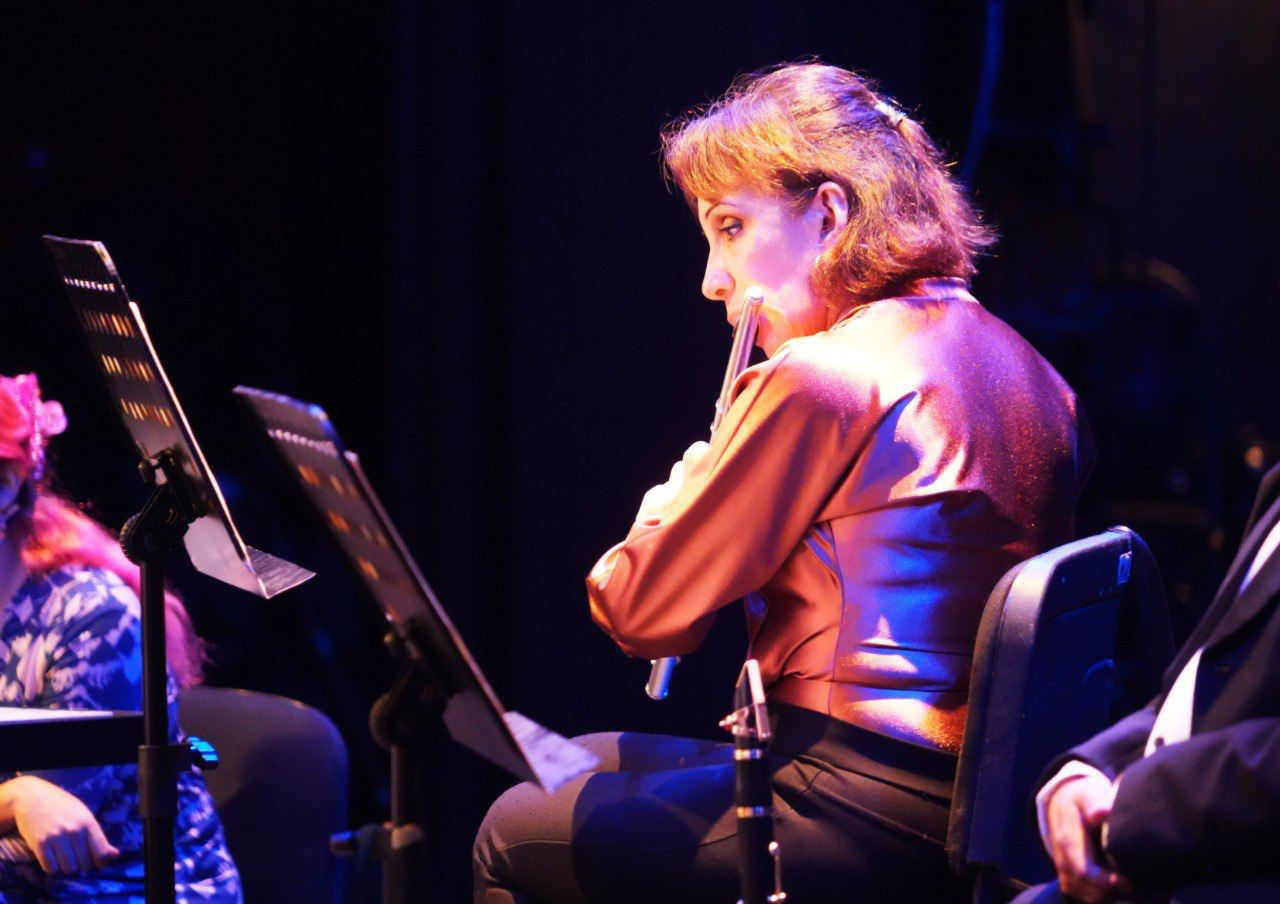 $!Frida Fernández con su flauta.