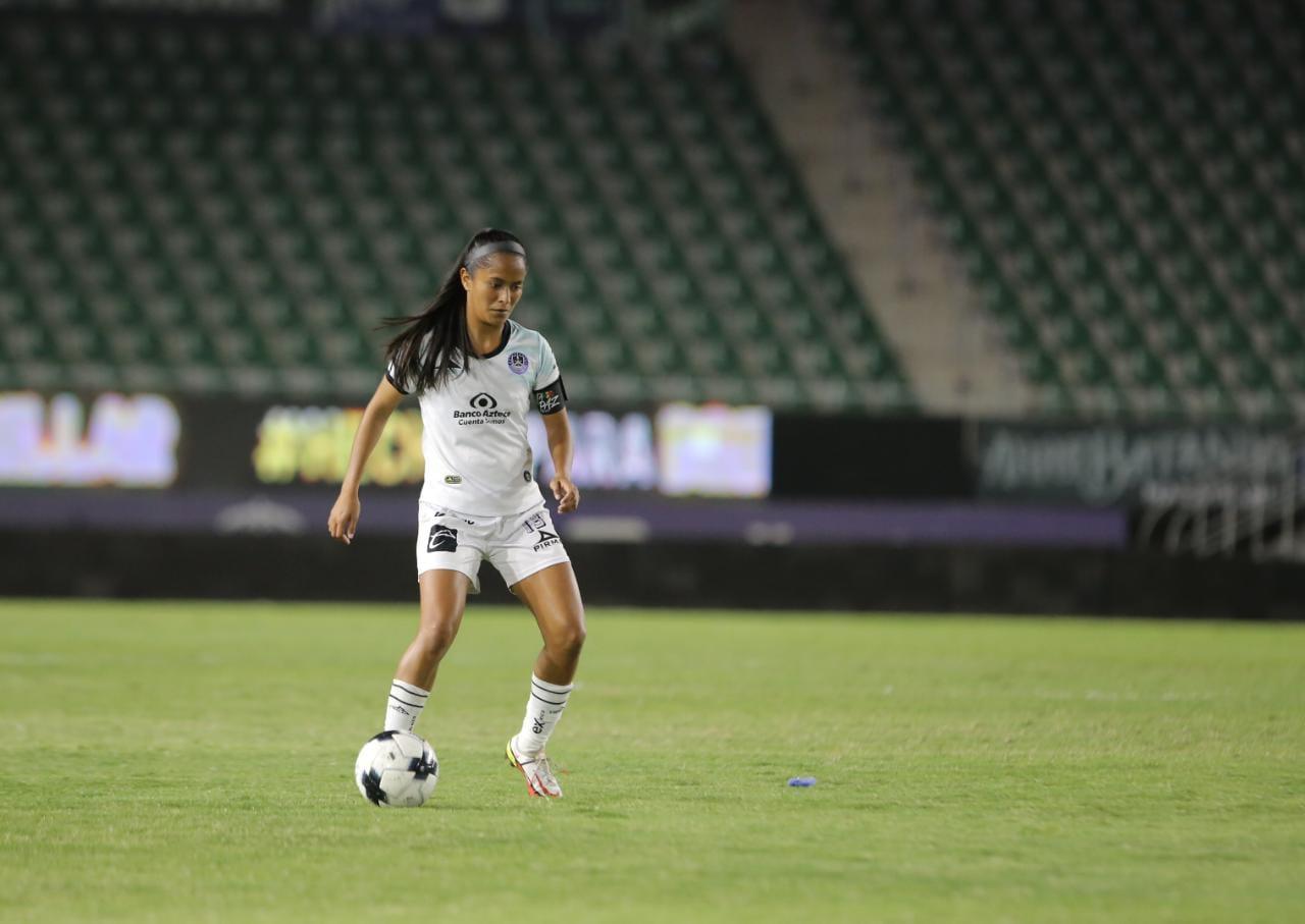 $!Belkis Escalante: La mazatleca que se ha abierto cancha en el futbol y en la vida