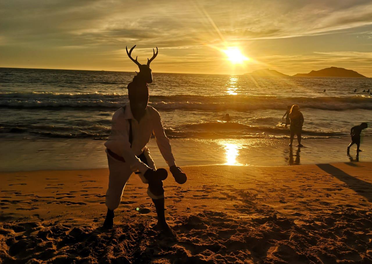 $!Disfrutan hasta el último minuto de vacaciones en Mazatlán
