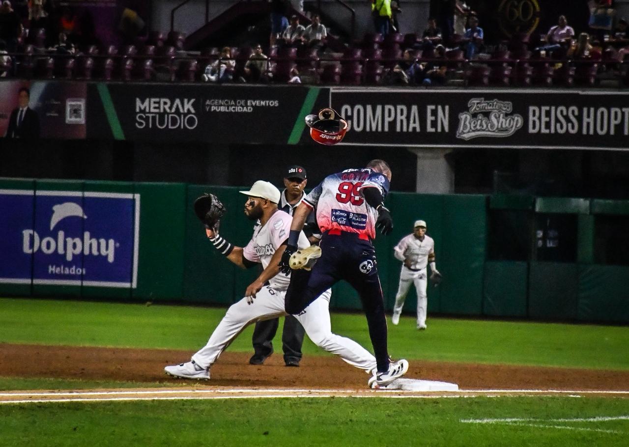 $!Tomateros consigue su segundo triunfo con nueva remontada