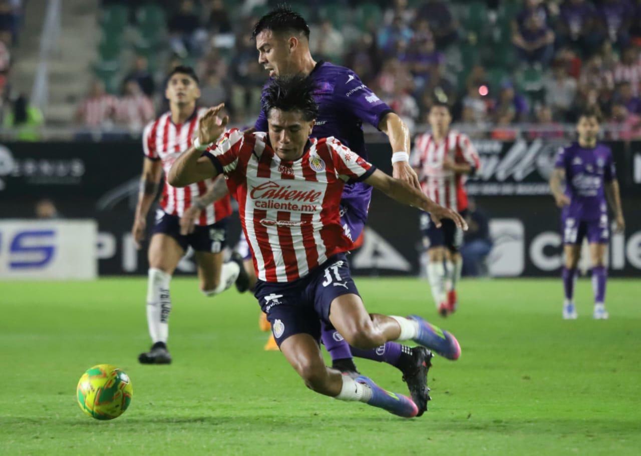 $!Mazatlán rescata el empate en un partido de locura y drama frente a las Chivas