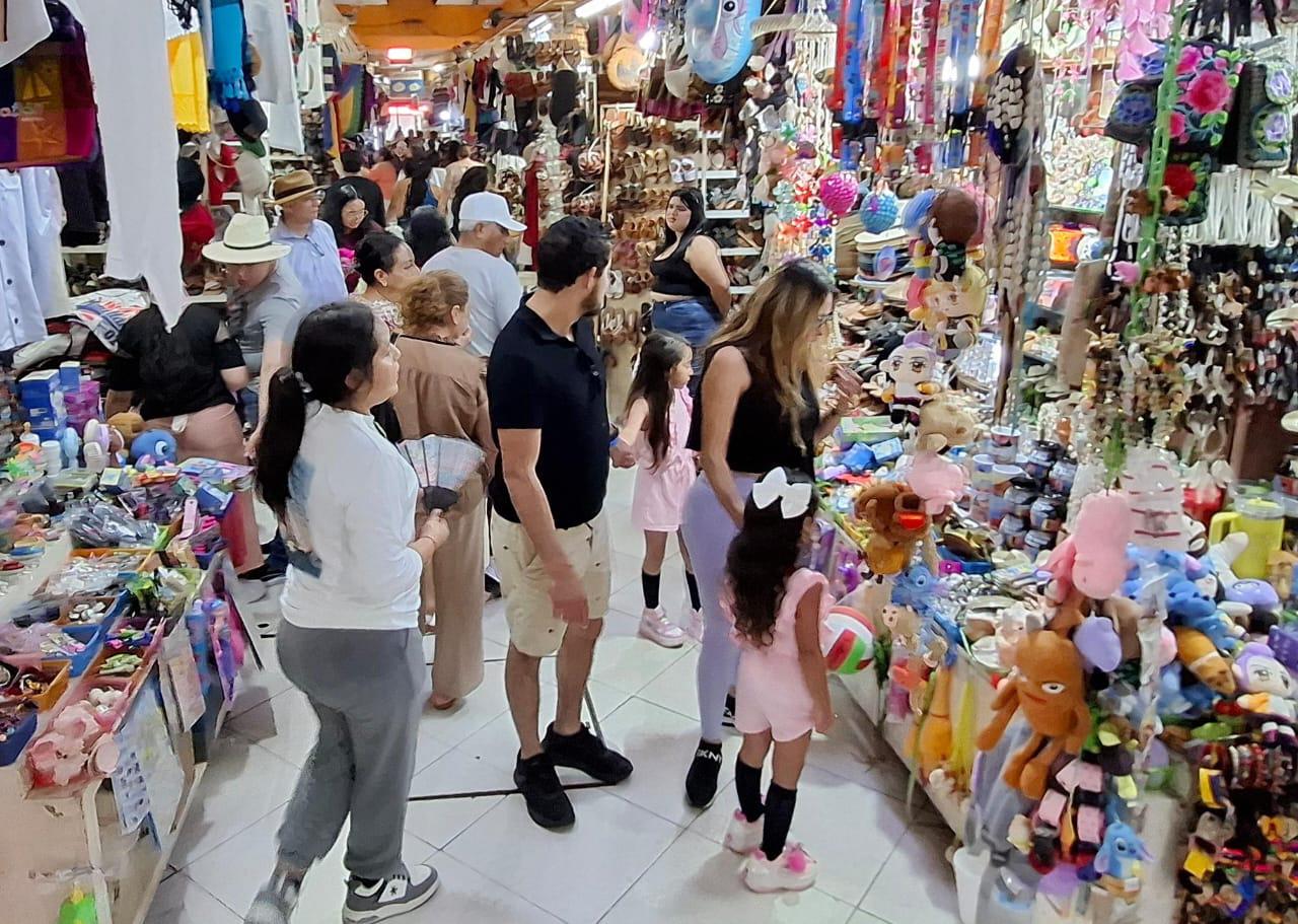 $!Mazatlán tiene un fin de semana con abundante flujo de turistas nacionales y extranjeros