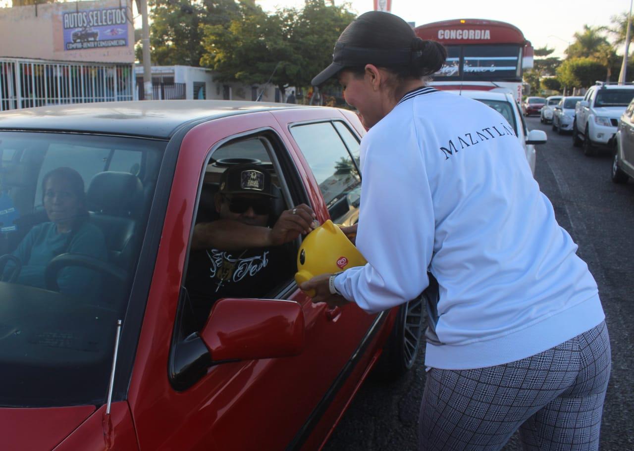 $!Toman de nuevo los cruceros de Mazatlán para botear para lograr la meta de ‘Teletón 2022’