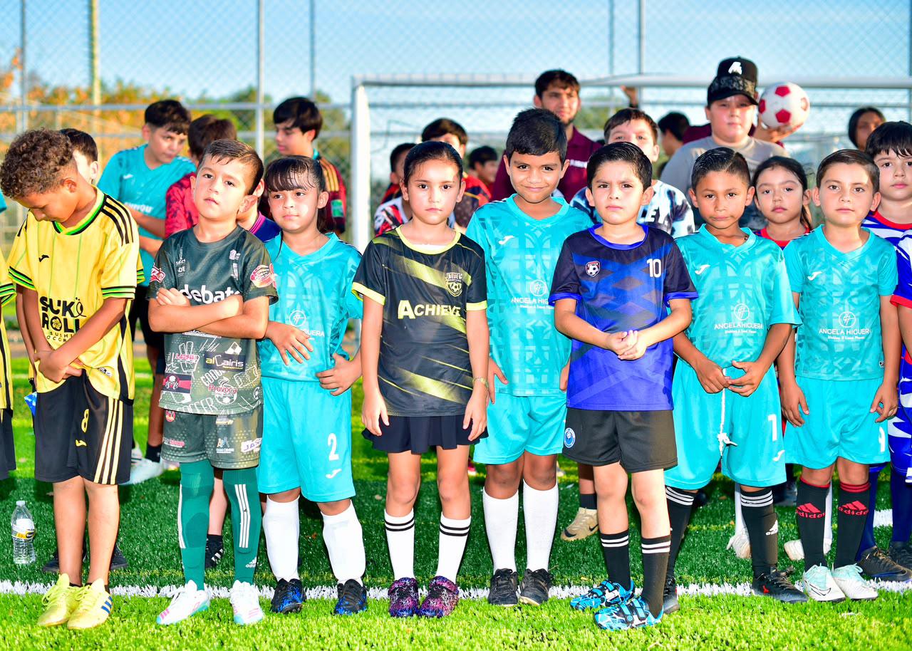 $!Mocorito estrena dos canchas de futbol 5 como parte del programa de infraestructura deportiva en Sinaloa
