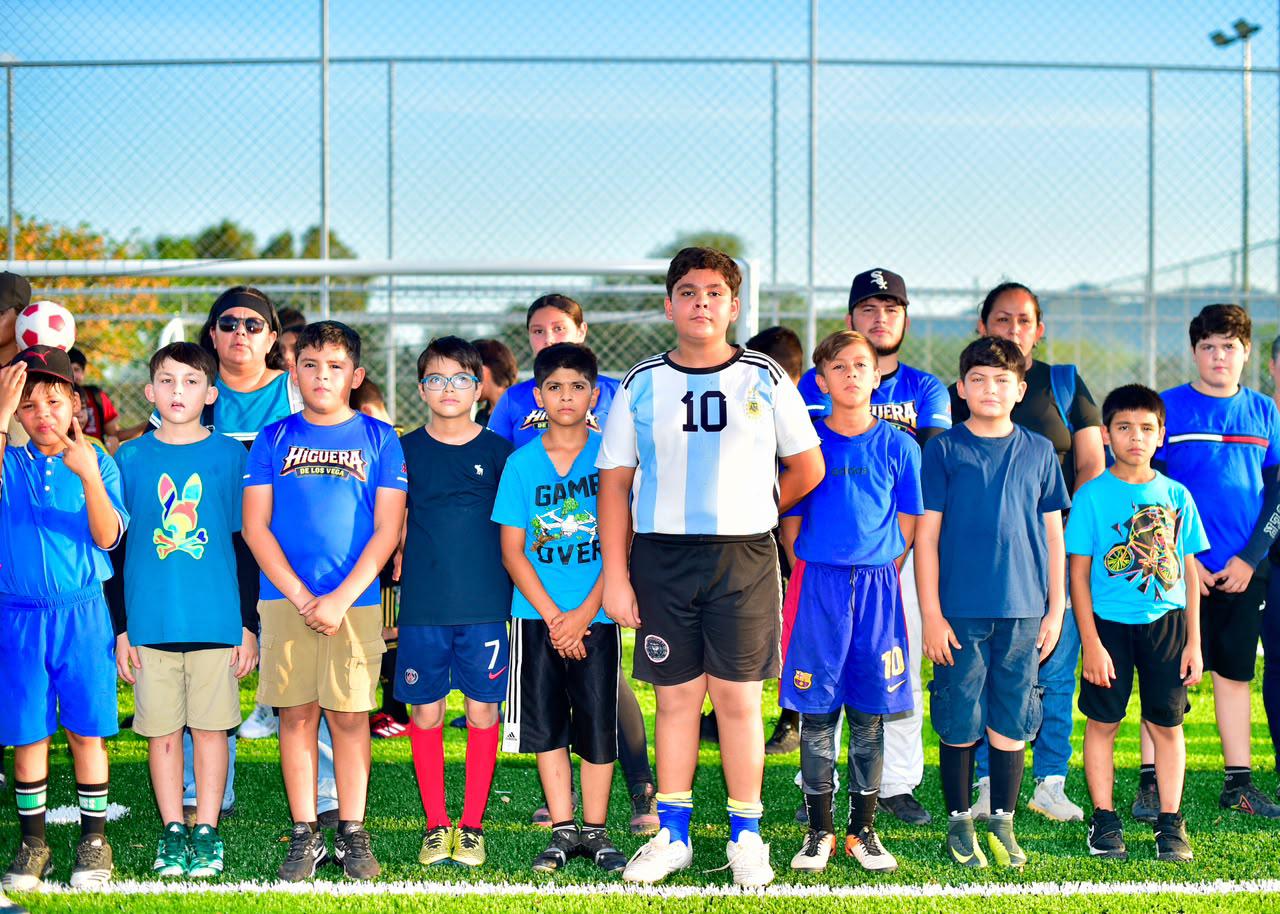 $!Mocorito estrena dos canchas de futbol 5 como parte del programa de infraestructura deportiva en Sinaloa