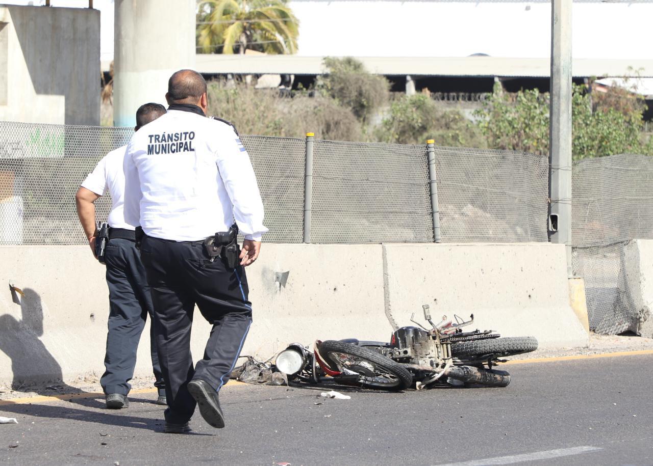 $!Camioneta embiste a motociclista en Mazatlán y pierde la vida