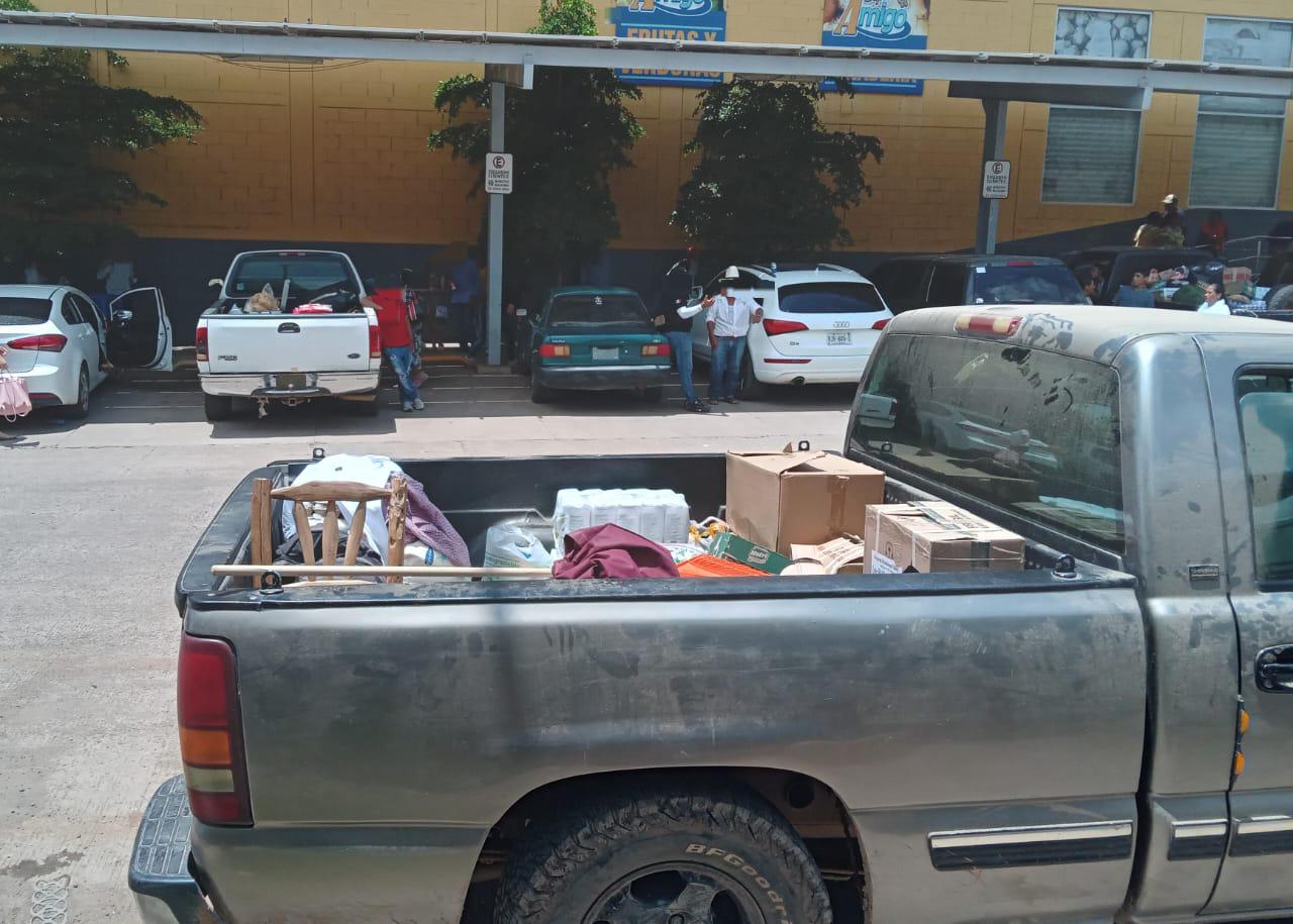 $!Familias de la sierra de Rosario bajan por provisiones