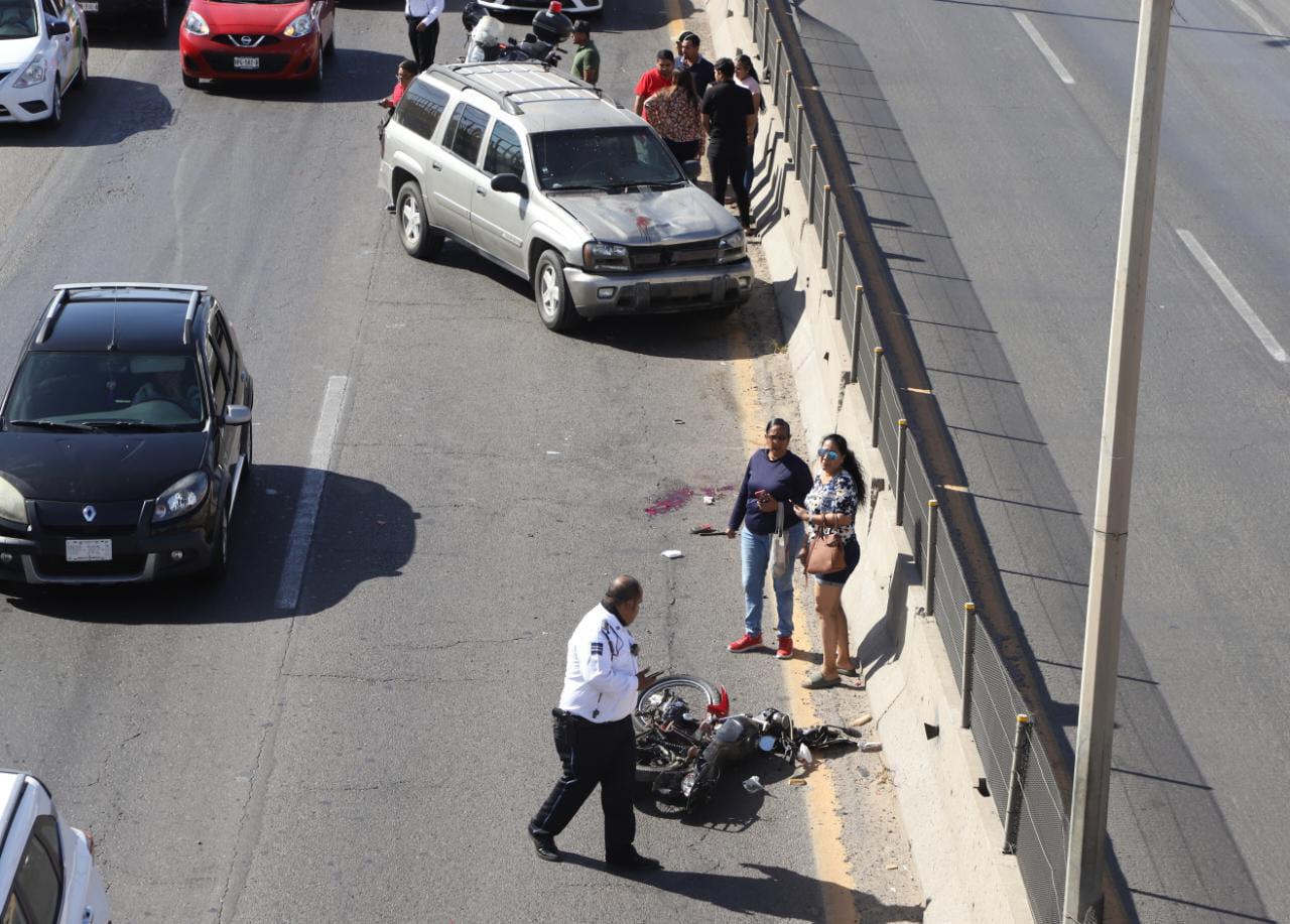 $!Camioneta embiste a motociclista en Mazatlán y pierde la vida