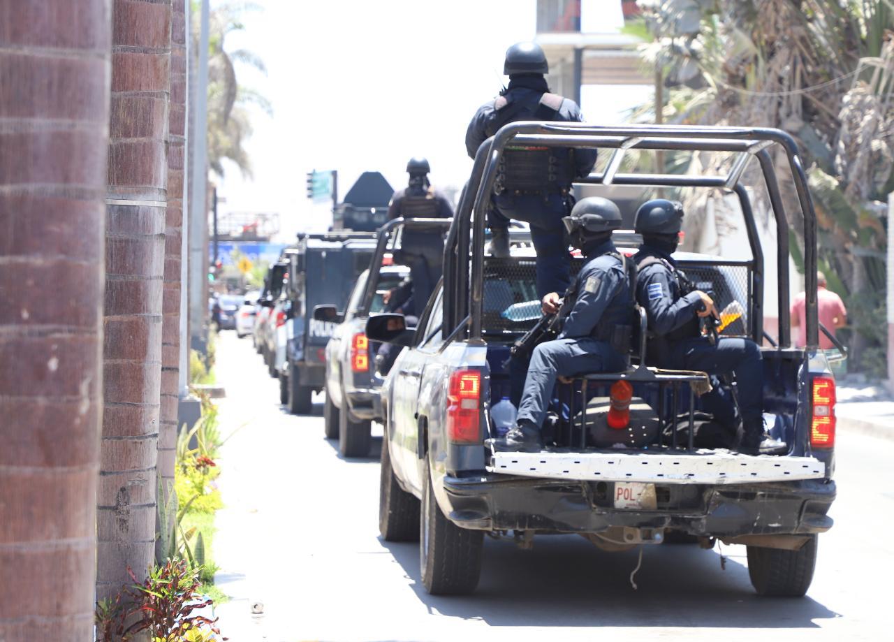 $!Convoy de la Policía Estatal patrulla zona turística de Mazatlán