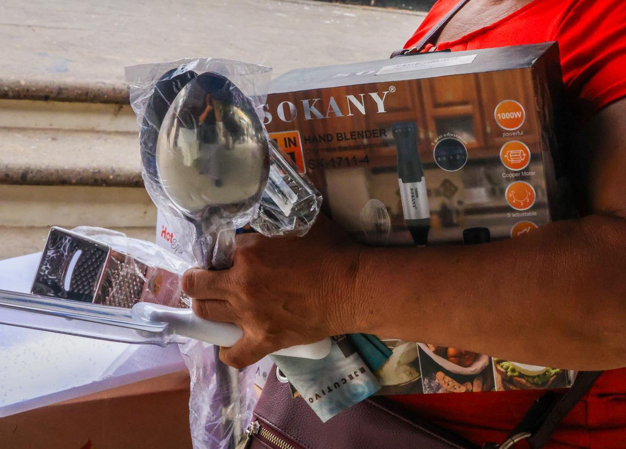 $!Entrega Sebides apoyos productivos a familias desplazadas de Choix