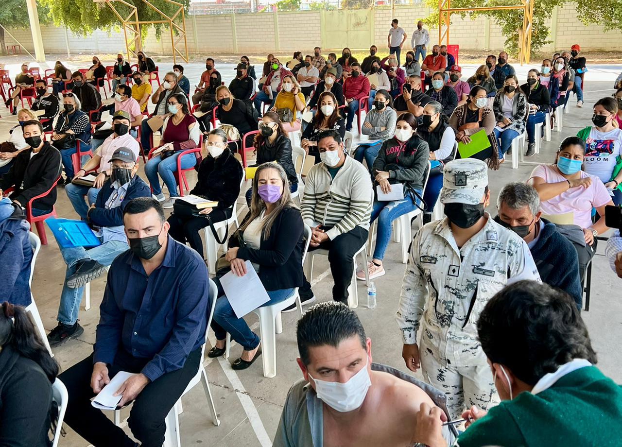 $!En Salvador Alvarado el primer maestro en vacunarse es el Alcalde Armando Camacho