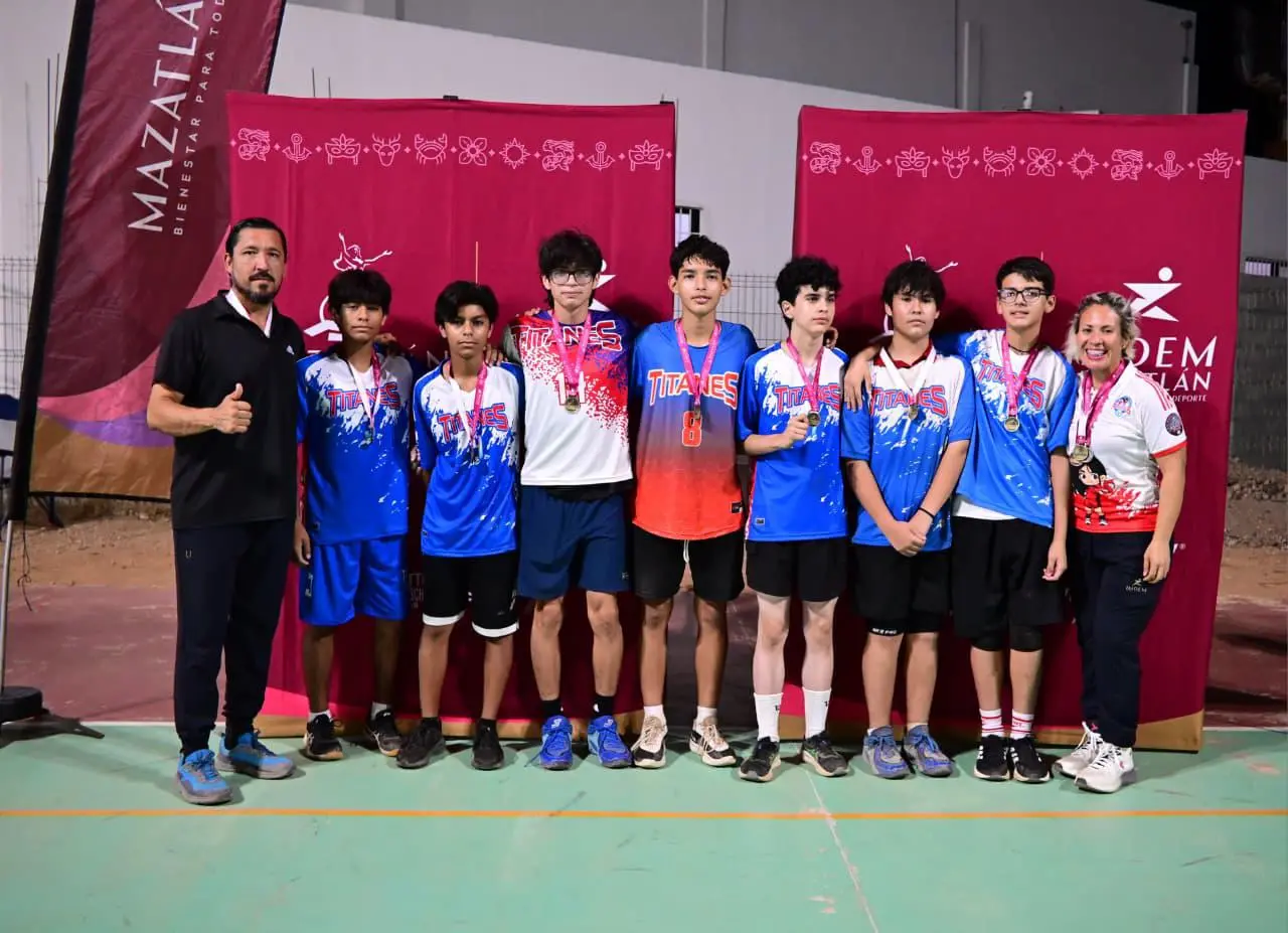 $!Premian en Sahop a lo mejor de la Liga de Afiliación y la Copa Semillero de Voleibol