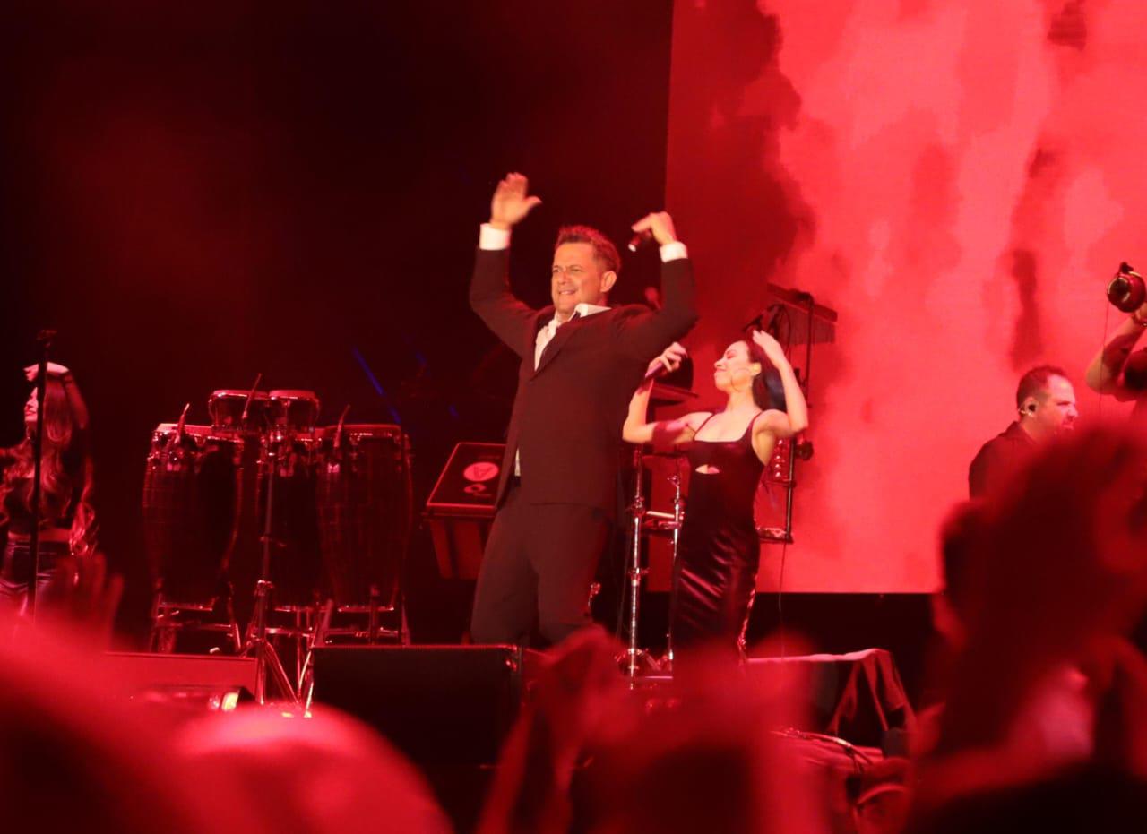 $!Conquista Alejandro Sanz a Mazatlán en la coronación de la Reina Infantil del Carnaval 2025