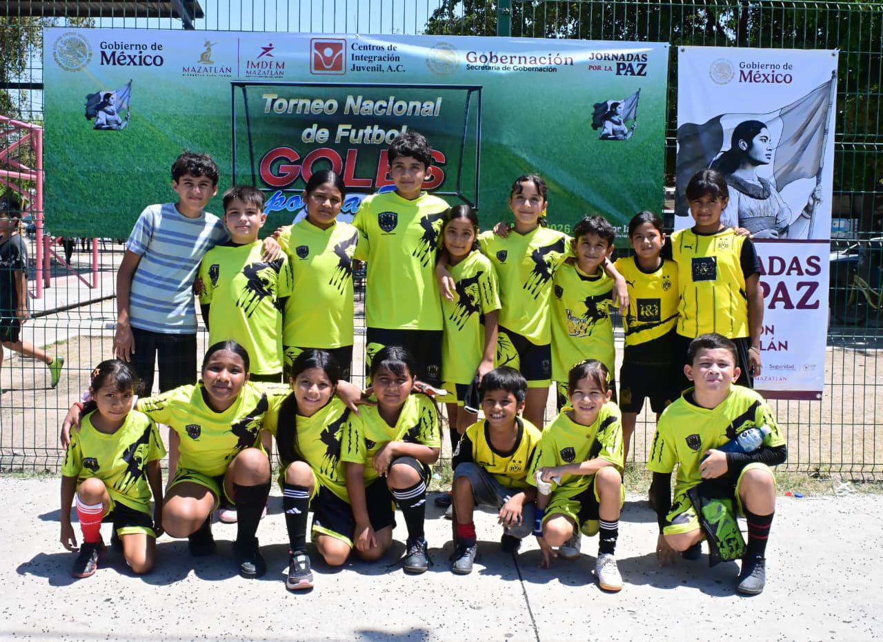 $!El futbol se convierte en herramienta de paz para la niñez mazatleca