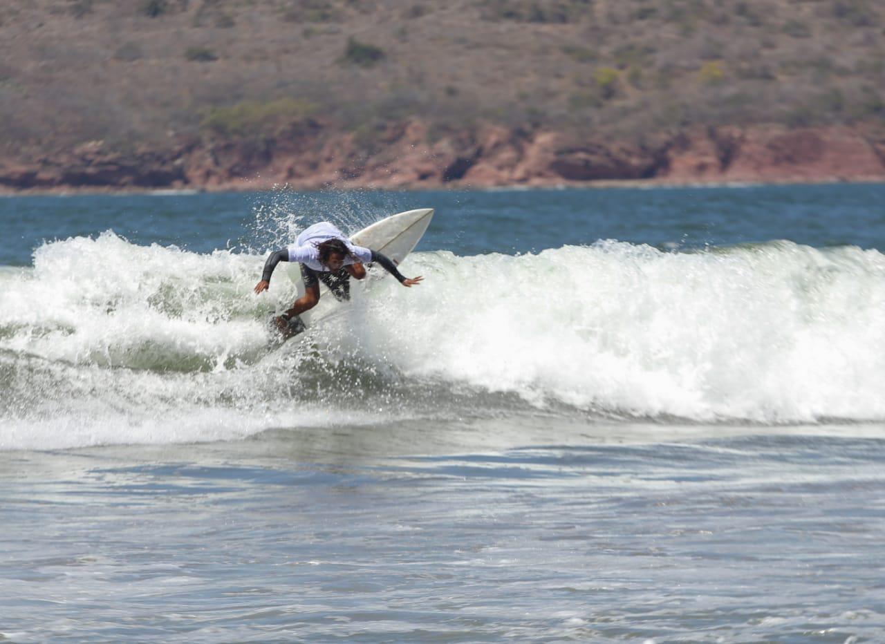 $!Amantes a las olas cerrarán este fin de semana en Mazatlán el Campeonato Estatal de Surfing