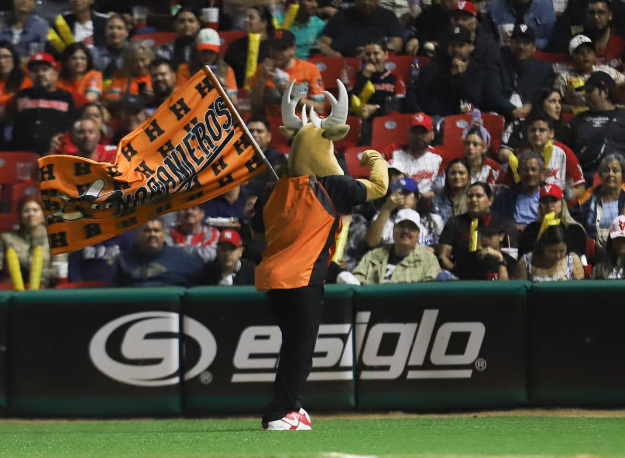 $!Entre una chispa de esperanza y lágrimas, así vivió el Teodoro Mariscal el campeonato de Naranjeros de Hermosillo