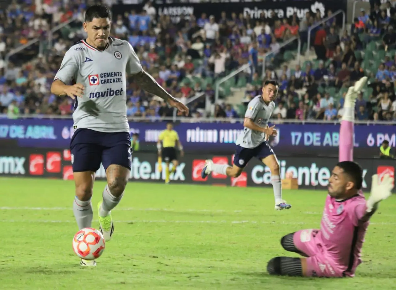 $!Mazatlán FC acaricia el triunfo, pero al final se le escapa ante Cruz Azul