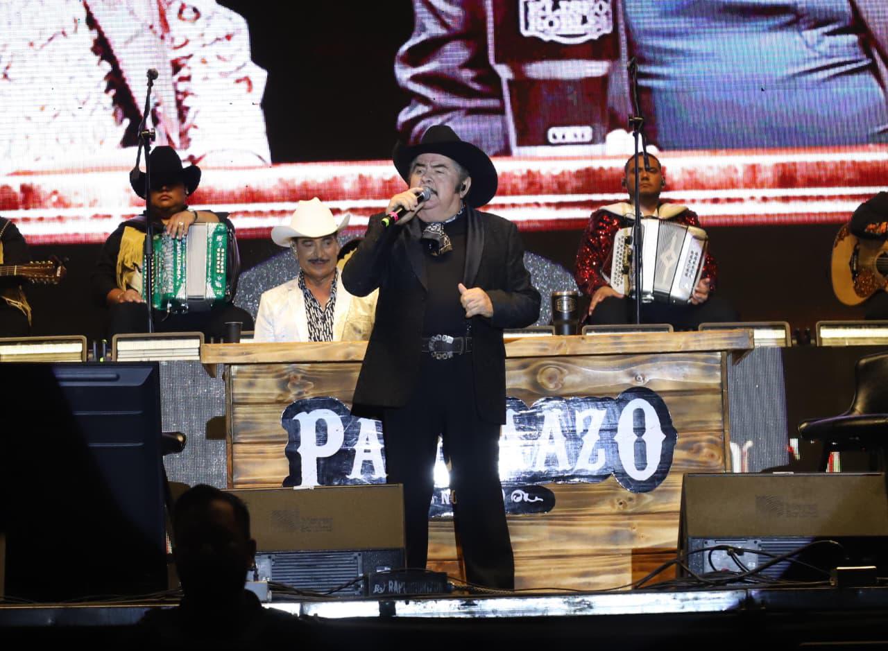 $!Eliseo Robles fue recibido con cariño por los mazatlecos asistentes al Estadio Teodoro Mariscal.