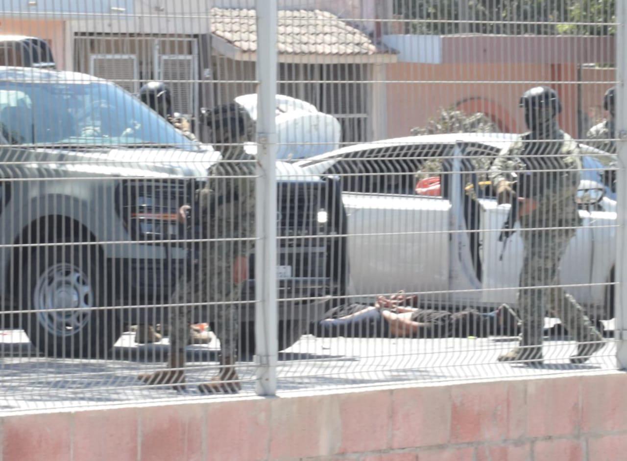 $!Tras persecución, Marina detiene a tres civiles armados en Mazatlán