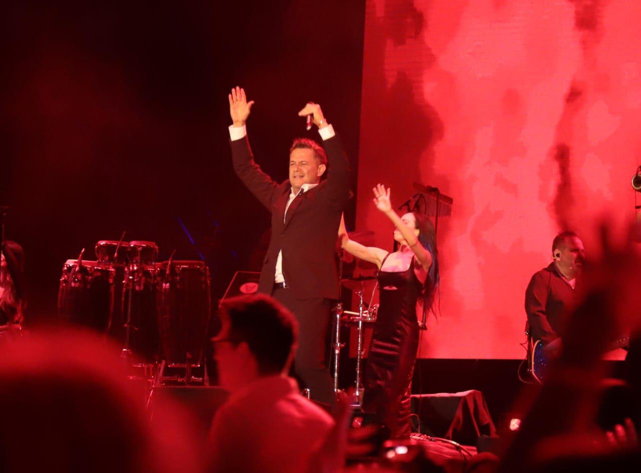 $!Conquista Alejandro Sanz a Mazatlán en la coronación de la Reina Infantil del Carnaval 2025