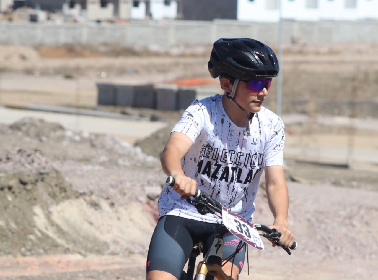 $!Diana Álvarez y Licia Ruiz dan a Mazatlán sus primeros oros en la etapa estatal de ciclismo de montaña