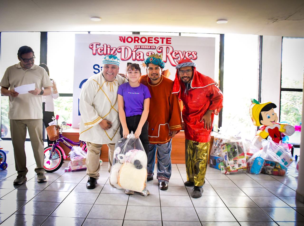 $!Arriban los Reyes Magos de Noroeste a Culiacán y cumplen deseos de niñas y niños