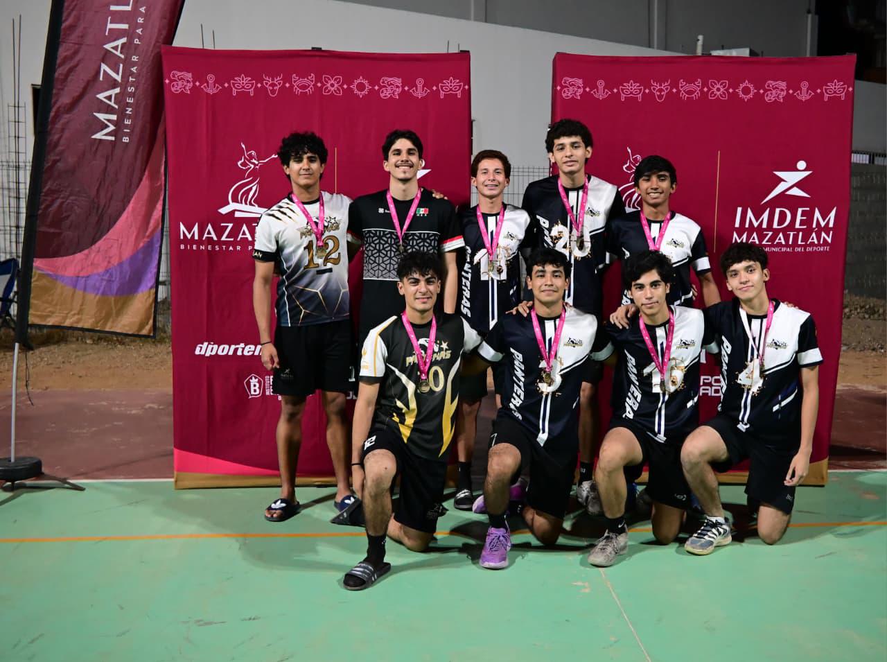 $!Premian en Sahop a lo mejor de la Liga de Afiliación y la Copa Semillero de Voleibol