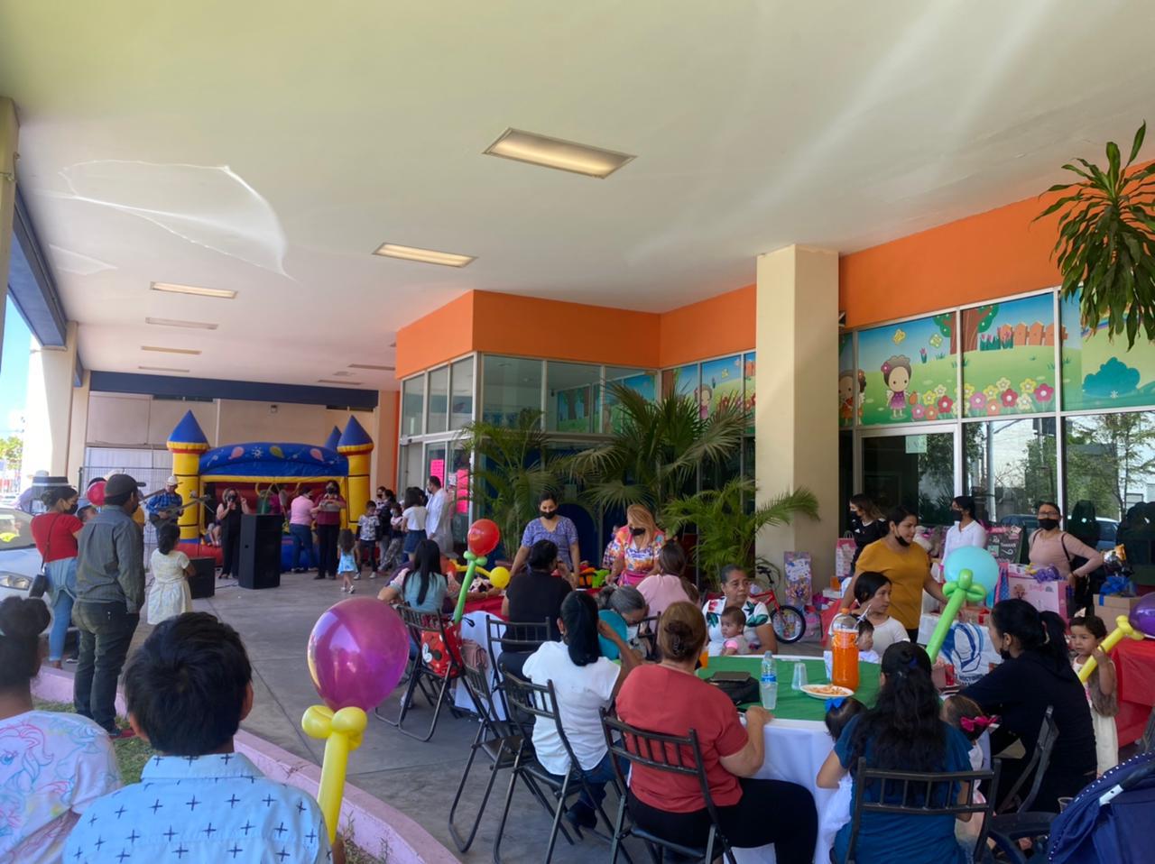 $!Ángeles Nocturnos organiza festejo por el Día de la Niñez en Hospital Pediátrico de Sinaloa