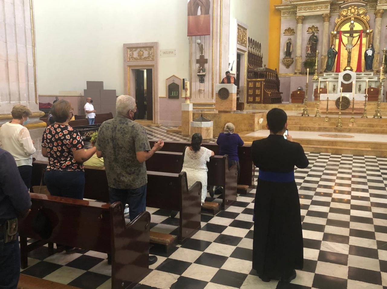 $!Culiacán celebra Pasión de Cristo con pequeño Viacrucis en Catedral